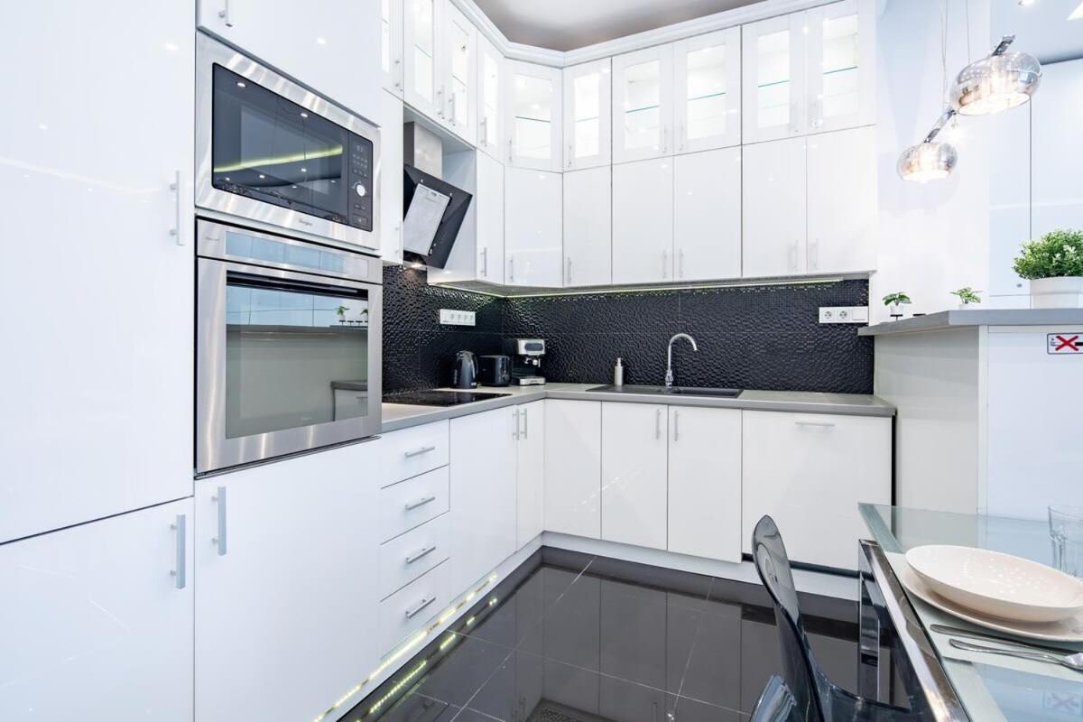 Ultra - Large With Balcony דירה *