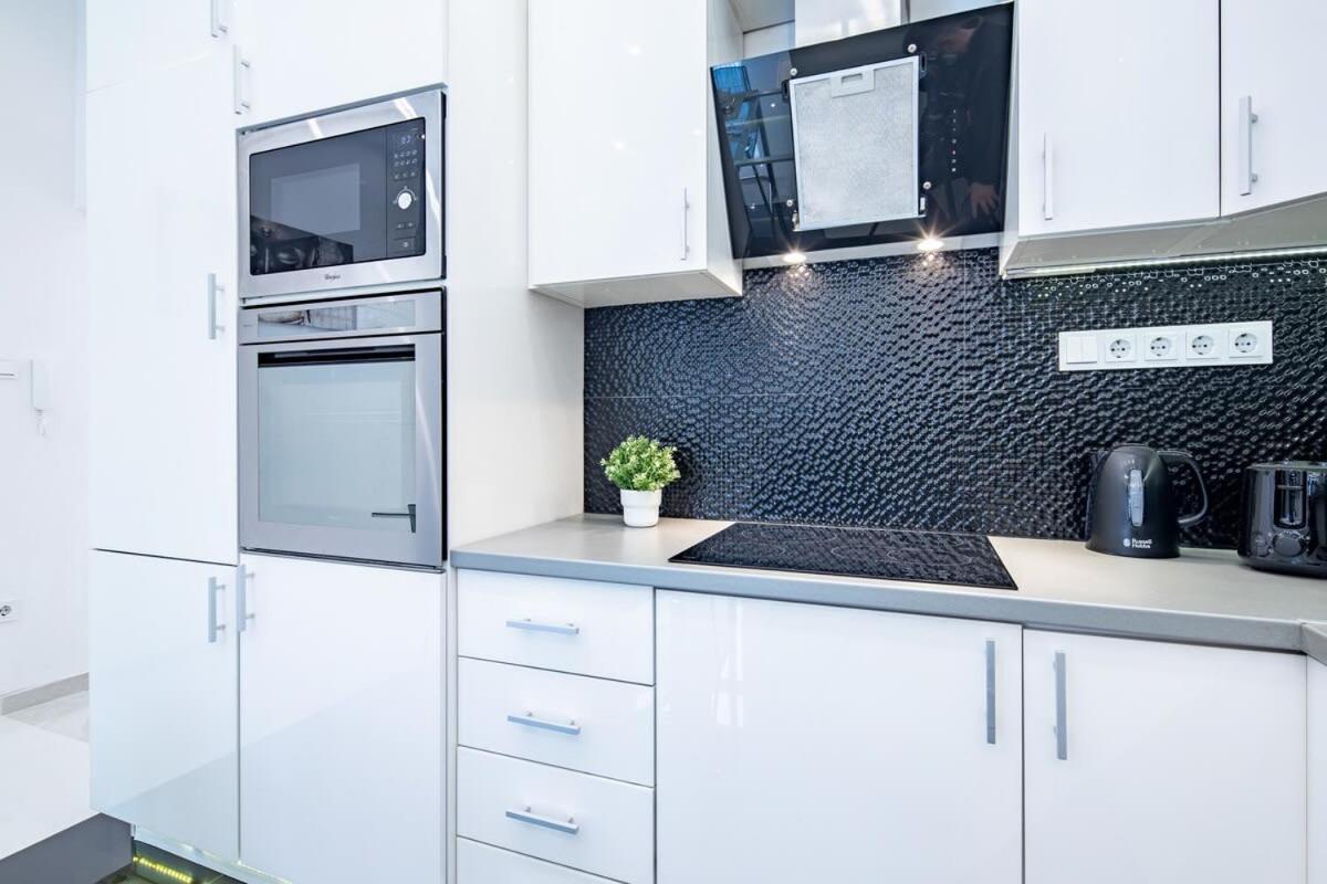 דירה Ultra - Large With Balcony *