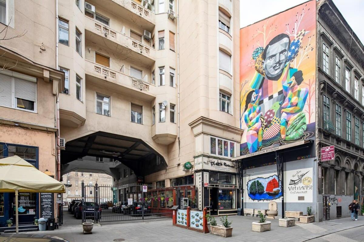 Ultra - Large With Balcony בודפשט
