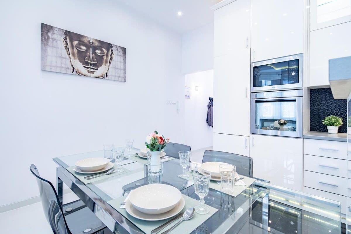 דירה Ultra - Large With Balcony *
