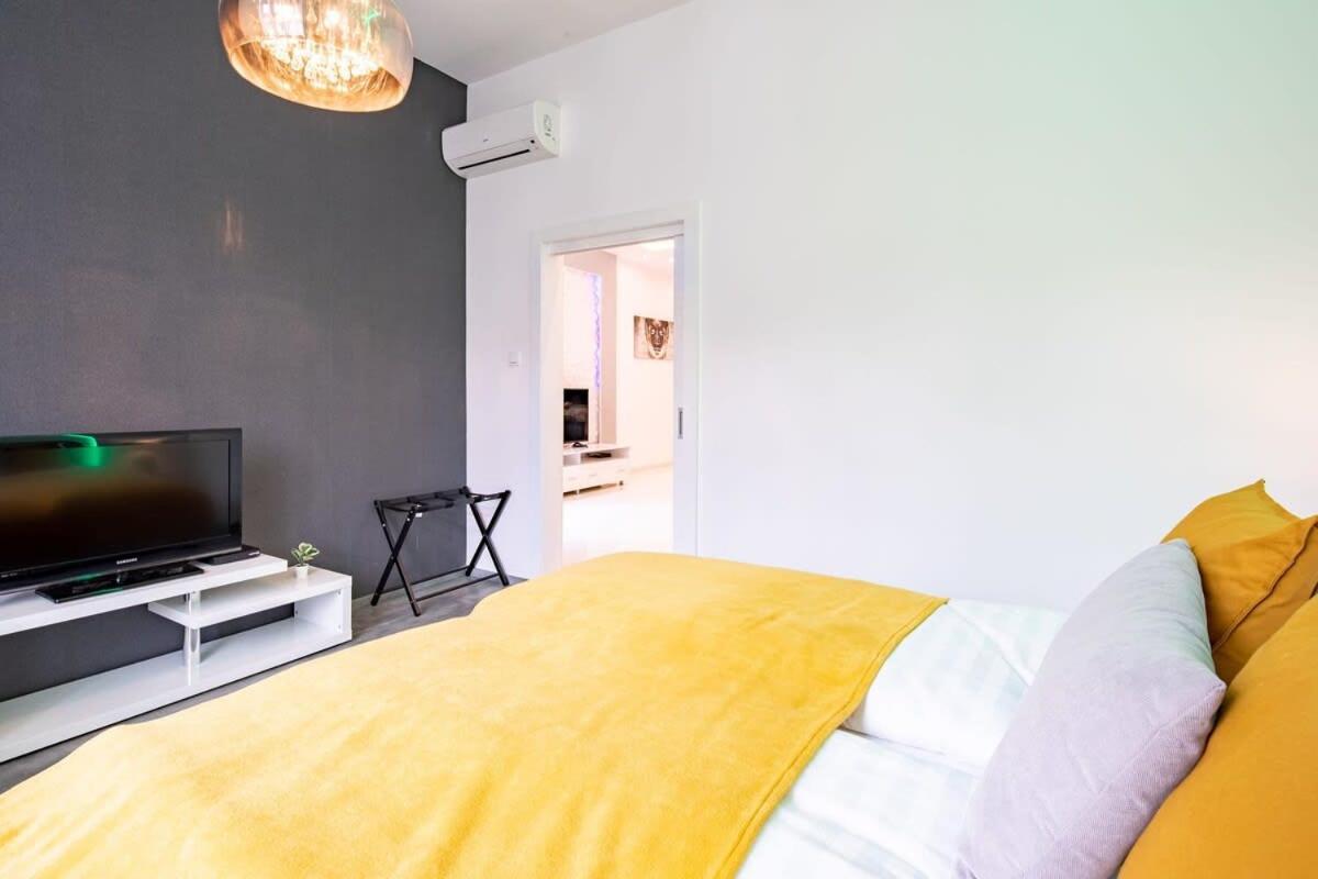 Ultra - Large With Balcony בודפשט
